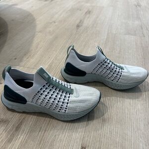 Nike Phantom Run 2 women’s sneaker
